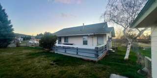 Charming 1-Bedroom Unit with Private Deck  Yard in Finley, WA Gallery 1