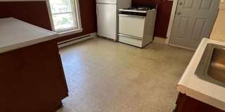 Spacious 1-Bedroom Apartment Near Downtown La Crosse & Area Campuses Gallery 1