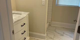 Beautifully  Renovated 2 bed 2 bath Home in Shelby Park! Gallery 11