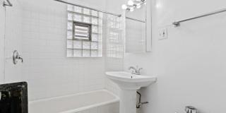 1440 West HOWARD Gallery 8