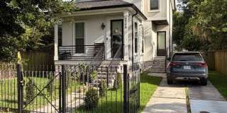 Gorgeous Single Family Home, 4BD/4BA with Large Backyard Gallery 1