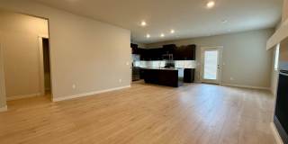 Charming 3 Bed 2.5 Bath Tualatin Home with Fenced Yard & 2-Car Garage! Charming 3 Bed 2.5 Bath Tualatin Home with Fenced Yard & 2-Car Garage! Gallery 5