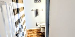 Annual furnished/Seasonal/short term 2 bedroom 1 1/2 bath top floor, renovated condo near Siesta Key! Gallery 16