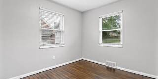 Quaint 4 Bed Cap Cod in Kettering Gallery 14