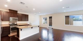 Beautifully Maintained 3 Bed, 2.5 Bath Home in Prime RiverPark Location Gallery 3