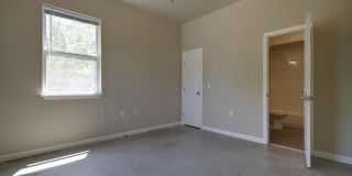 UT PRE LEASE: 2009 Remodeled 6 Bed / 3 Bath, Wood & Stained Concrete Floors, Custom High End Kitchen and Bathrooms, Just North of UT Gallery 18