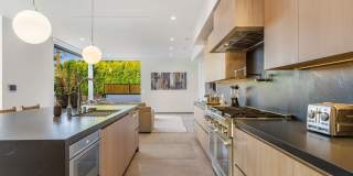 200 N DOHENY Dr Gallery 53