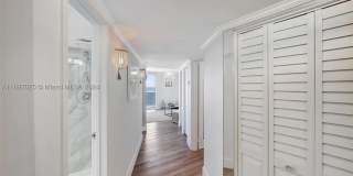 2401 Collins Ave Gallery 17