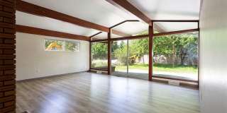 University Area Home - 4 Bed - 3 Bath Gallery 18