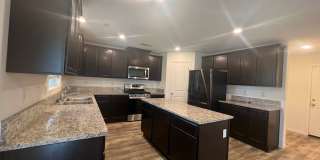 five bedrooms and three and a half bathrooms home in Fresno, CA Gallery 11