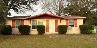 Great 2 large Bedrooms and 2 bath Beauty! Wonderful location. Call Sheila 407-687-7900 Gallery 1