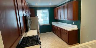 Charming 4 bedroom 4 bathroom in heart of East Lake! Gallery 4