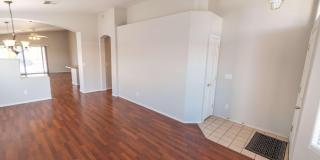 449 N WINDSOR Gallery 6