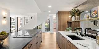 200 E Delaware Place Gallery 27