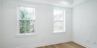 1532 CATHARINE Street Gallery 13