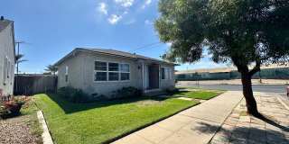 2 Bed 1 Bath, Large Backyard! Gallery 1