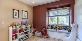 MODERN ARCHITECTURE W/ BEACH CHARM: BRIGHT & AIRY, 4BR3BA, 2-STORY HOME W/ OPEN & BRIGHT LIVING SPACE & LARGE YARD W/ DECK & JACUZZI LESS THAN A BLOCK TO LMU, CLOSE TO PARK, SHOPPING, LAX & 10 MINS TO BEACH! Gallery 16