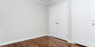 Huntington Square Gallery 28