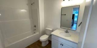 Forest Ave - Luxury Off-Campus Housing! Gallery 8