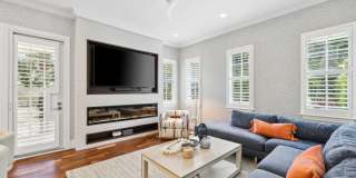 1028 Bay Street Gallery 27