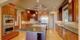 Stunning Mediterranean Oasis Minutes from Downtown Bellevue w/Lake Views! Gallery 10