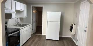 AVAILABLE NOW at a Good Price. 1 Bed 1 Bath FOR LEASE in Columbia. $700 Rent. Gallery 1