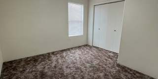 Tri-level 2 Bedroom, 1.5 Bathroom Duplex - Located near Sky Lakes and Oregon Tech! Tri-level 2 Bedroom, 1.5 Bathroom Duplex - Located near Sky Lakes and Oregon Tech! Gallery 6