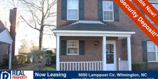 Recently updated 2 BD/1.5 BA End Unit Townhome w/Community Pool Gallery 1