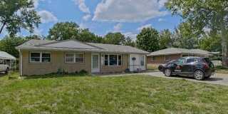 Large Fenced-in Backyard + Stainless Steel Appliances! Available August 5th! Gallery 1