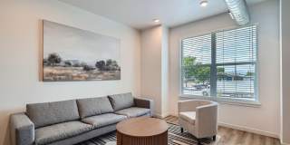 New Downtown Longmont Townhome | Office + 2BDR Gallery 12
