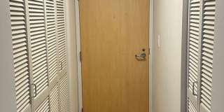 Diamond in the rough 1 bedroom with den in Honolulu! Gallery 11