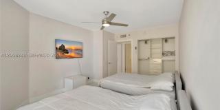 16425 Collins Ave Gallery 21