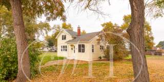 Cozy Home with Storage in Quiet Convenient Location Gallery 1