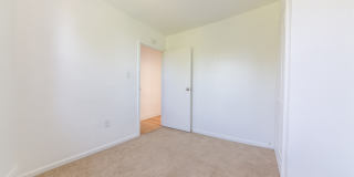 *AVAILABLE NOW* Super Affordable & Renovated 3 Bedroom Town House in the South Side Slopes! Gallery 14