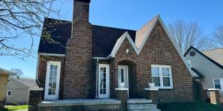 Charming  2-bedroom, 1-bathroom Storybook Cottage Awaits! Gallery 1