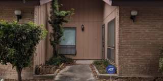 **Single-Story Home on Large Lot in Olympia subdivision** Gallery 5