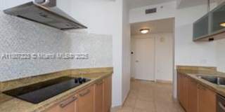 16275 Collins Avenue Gallery 22