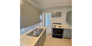 2 Bedroom House Near Aksarben Gallery 11