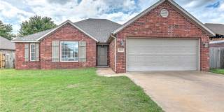 GREAT LOCATION IN ROGERS!!! Gallery 1