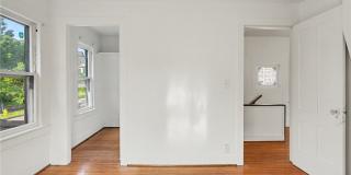 54 Sanford St B (Upper) Gallery 17