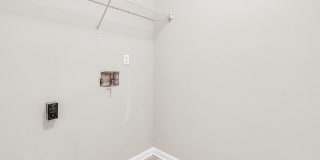 3 bedroom/ 2.5 bathroom townhome near the airport! Gallery 11