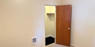 Updated 3-bedroom, 1 bath triplex in Springfield! Gallery 21