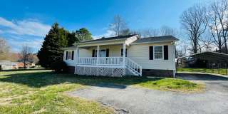 Available Now! North Lincoln Schools - 3 Bedrooms 2 Bath home on quiet street Gallery 1