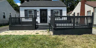 Updated 2 Bedroom, 1 1/2 Bath Home With Fenced in Backyard & 1 Car Garage! Gallery 1