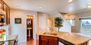 Beautiful 3 bedroom townhouse in gated community available! Gallery 9