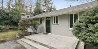 Modern Remodeled 2BR Duplex with Garage in Prime Shoreline Location Gallery 1