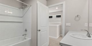3bd/2.5ba Lynnwood Townhome Gallery 17