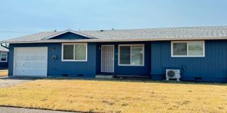Lovely 2-bedroom/1-bathroom duplex with garage! Lovely 2-bedroom/1-bathroom duplex with garage! Gallery 1