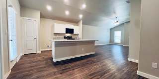 2121 N Avenue L Gallery 1