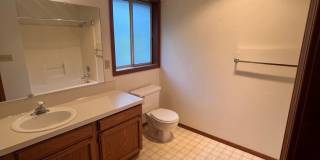 Large 2 Bedroom Hucrest Home! 1 Year Lease Required Gallery 12